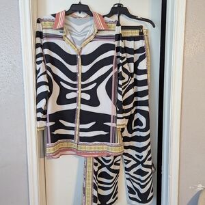 Fashion Nova Gray and White Patterned Top